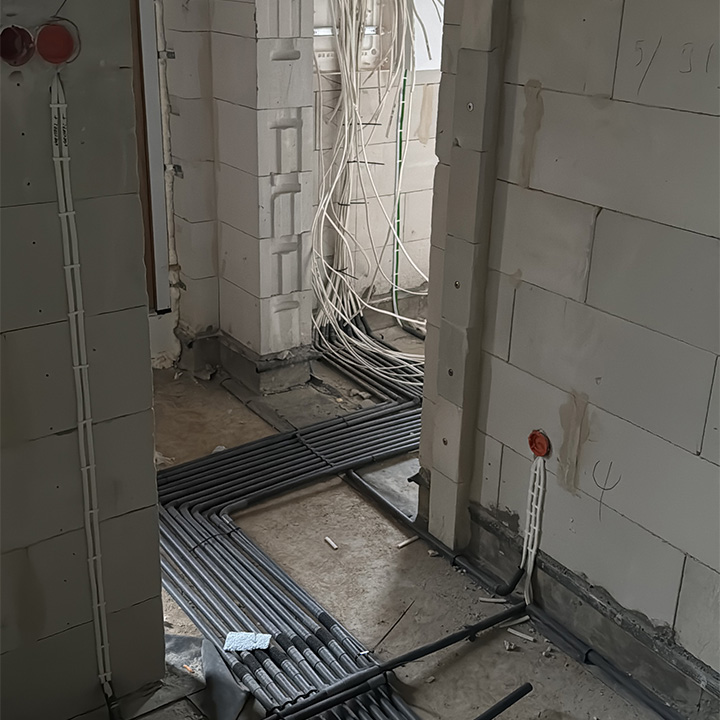 układanie kabli w rurkach